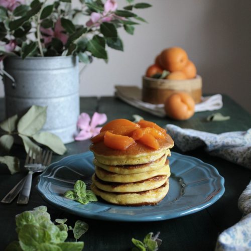 pancakes con albicocche caramellate