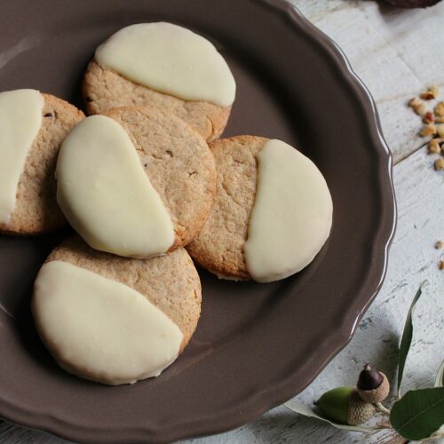 biscotti al farro con nocciole e cioccolato bianco