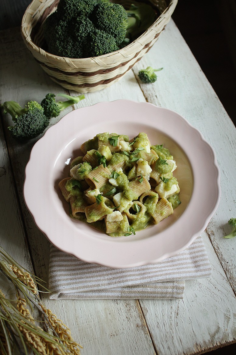 pasta integrale con crema di broccoli e baccalà