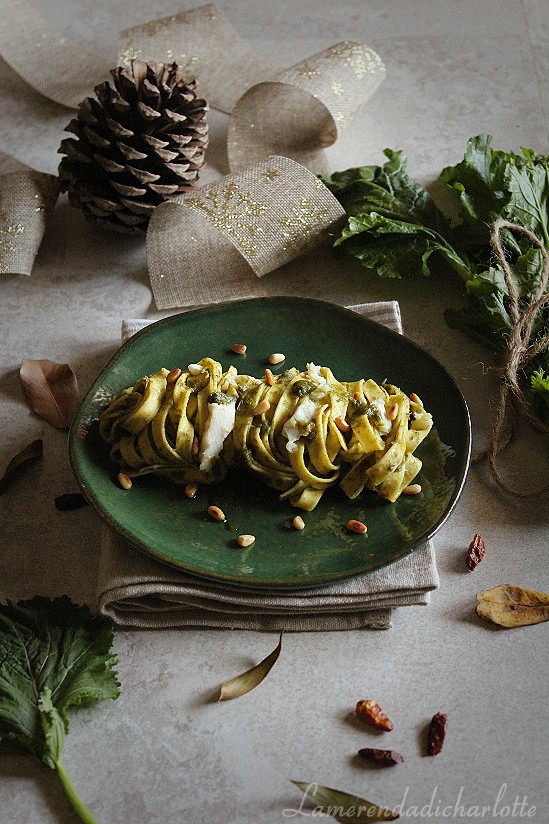 pasta della vigilia con crema di cime di rapa, platessa e pinoli tostati