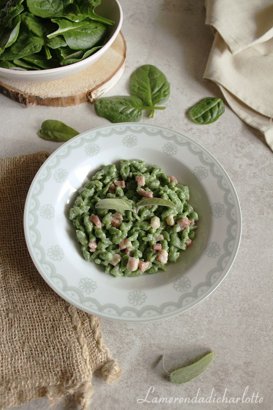 Spätzle agli spinaci con pancetta, burro e salvia