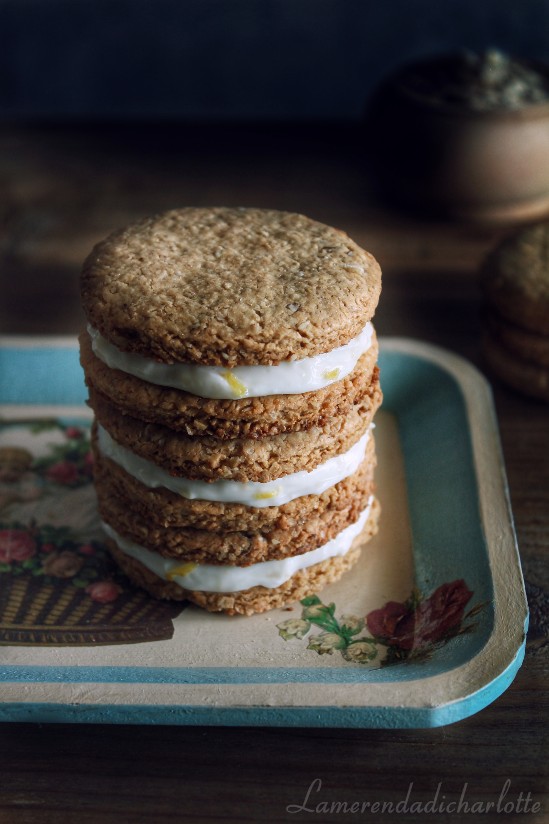 Biscotti al riso e avena con crema profumata al limone