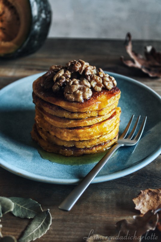 pancakes alla zucca con miele di castagno e noci - senza burro