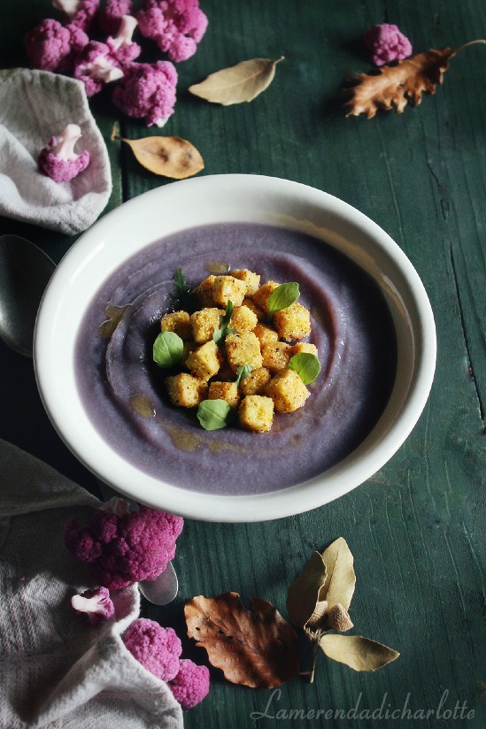 vellutata di cavolfiore viola con tofu croccante